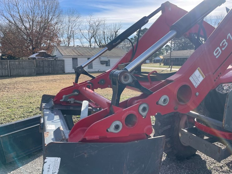 2018-massey-ferguson-4710-image-22