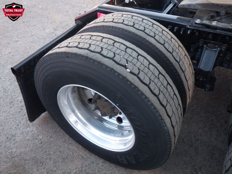 2023-volvo-vnl-760-image-14