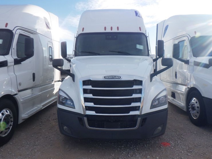 2022-freightliner-cascadia-126-image-3