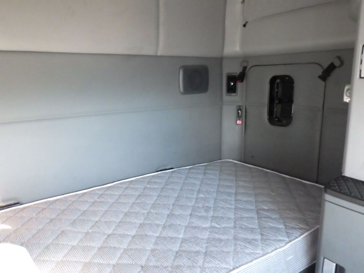 2022-kenworth-t680-image-6