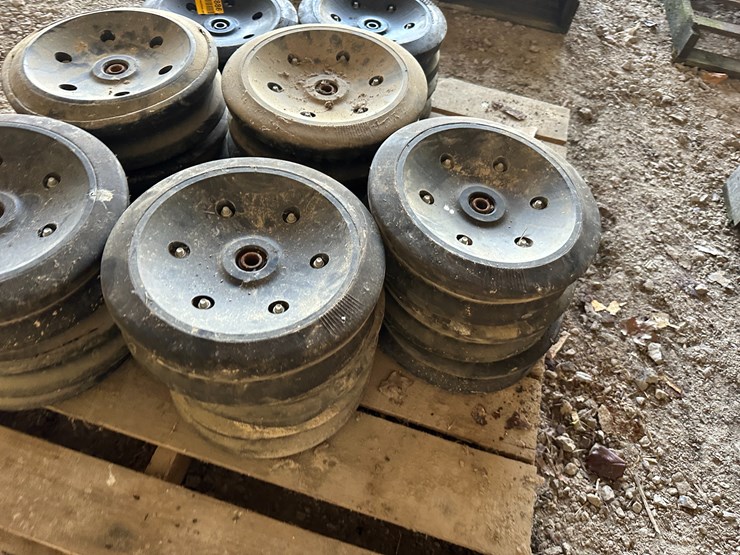 #35886-•-lot-of-planter-wheels-image-3