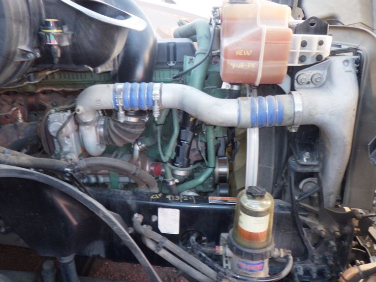 2022-volvo-vnl-760-image-26