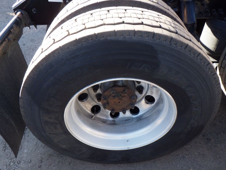 2022-volvo-vnl-760-image-8