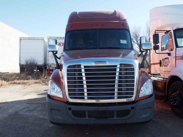 2017-freightliner-cascadia-125-evolution-image-2