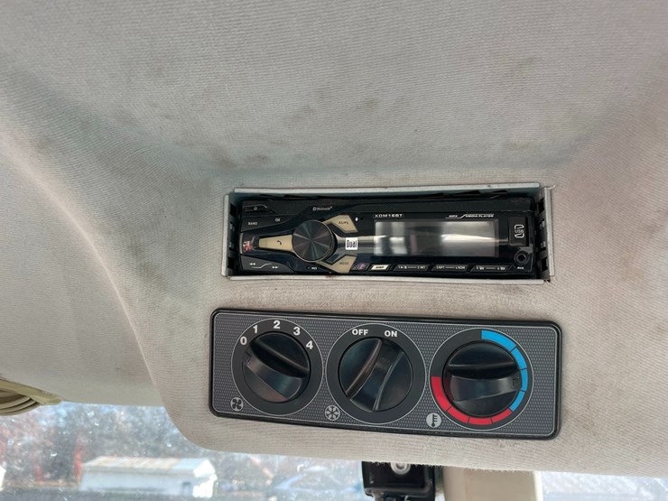 2018-massey-ferguson-4710-image-39