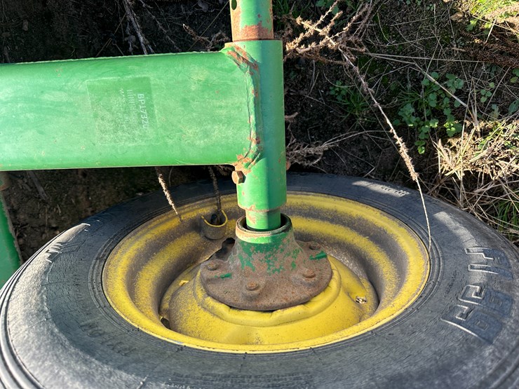 john-deere-520-image-13