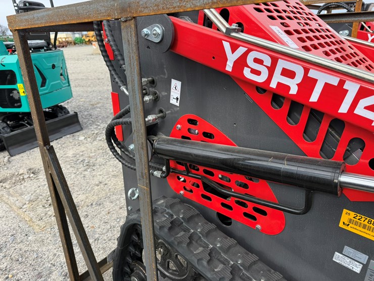 #22788-•-unused-agt-ysrt14-stand-on-tracked-loader-ysrt142025l102468-image-19