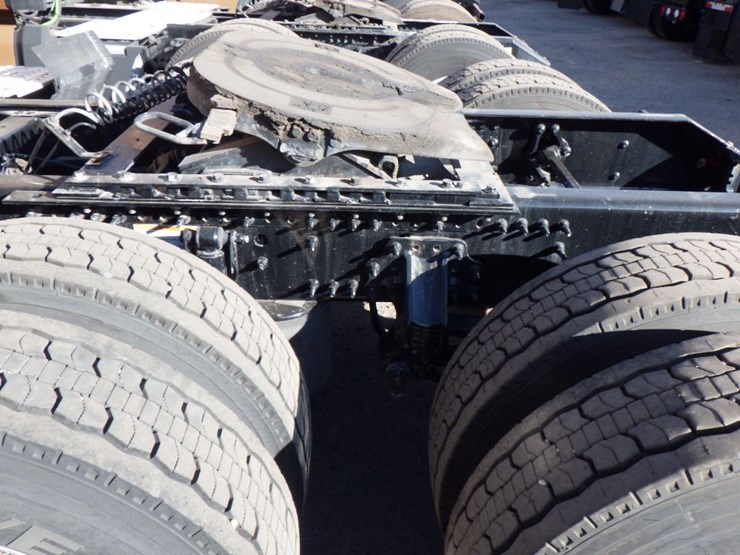 2022-volvo-vnl-760-image-15