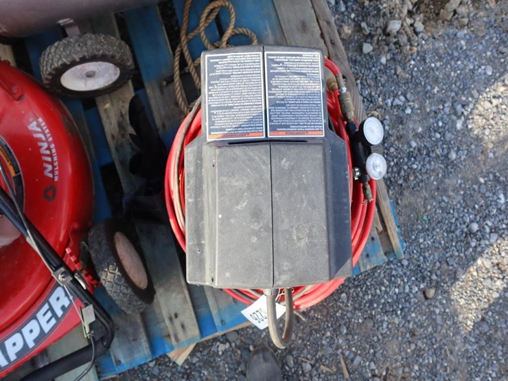 portable-cable-pancake-air-compessor-150-psi,-6-gallon-image-3