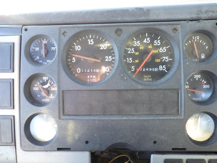 1997-freightliner-fl70-image-28