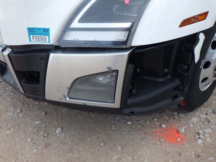 2021-volvo-vnl-860-image-2