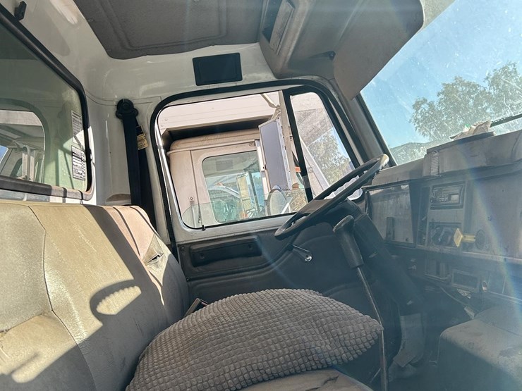 2001-international-4700-image-50