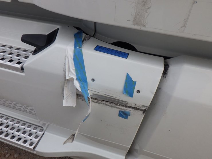 2022-volvo-vnl-860-image-19