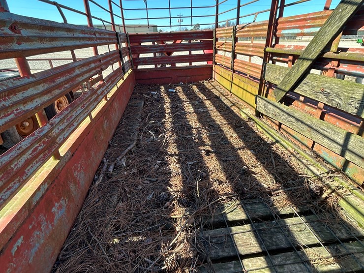 #37670-•-16'-livestock-trailer-image-4