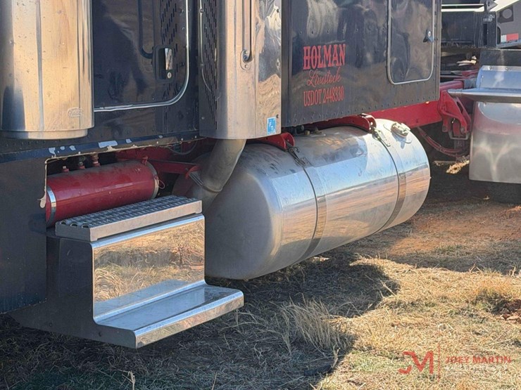 2021-peterbilt-389-image-13