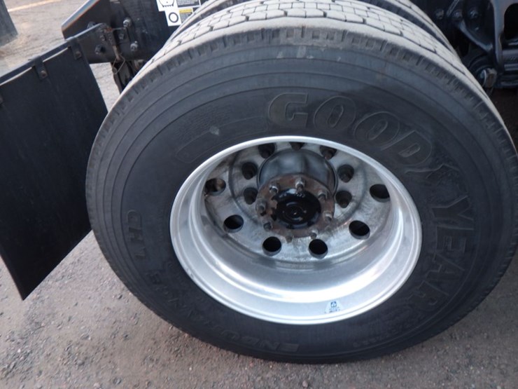 2022-kenworth-t680-image-7