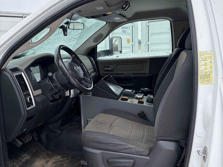 2012-dodge-5500-ambulance-image-12