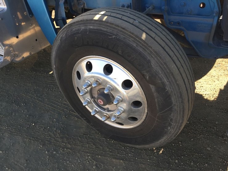 2016-peterbilt-389-image-13