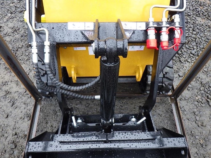 2025-agt-mx-crt23-skid-steer-tracked-loader-image-6