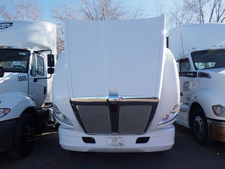 2016-kenworth-t680-image-24