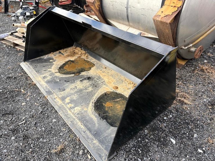 (new)-78in-snow/material-bucket-image-3