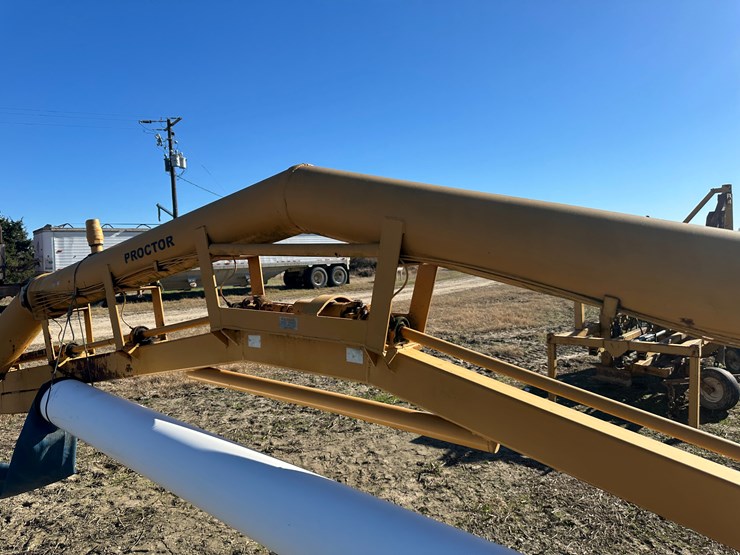 #35267-•-proctor-20'-10"-pull-type-relift-image-13