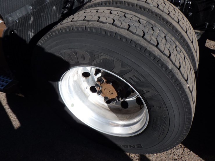 2022-volvo-vnl-760-image-16