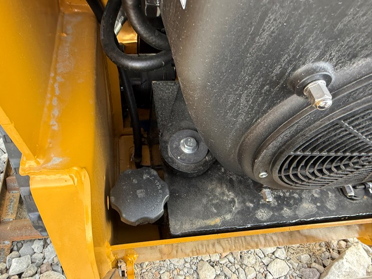 #82-•-unused-agt-mx-crt23-stand-on-tracked-loader-mxcrt232025j00637-inv#-35702-image-29