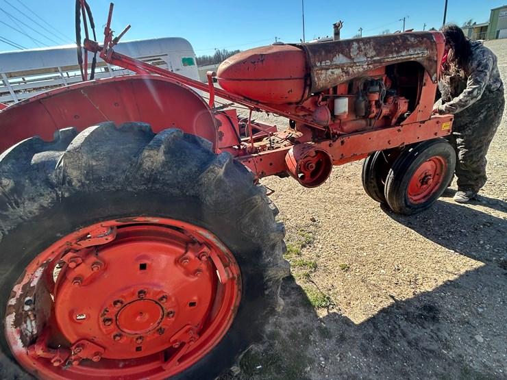 #37618-•-inop-alice-chambers-wd45-tractor-image-4