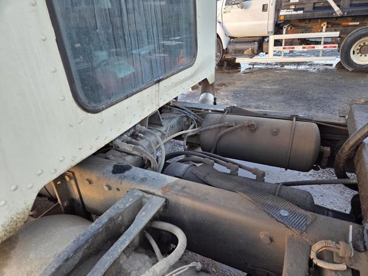 1990-peterbilt-379-image-39