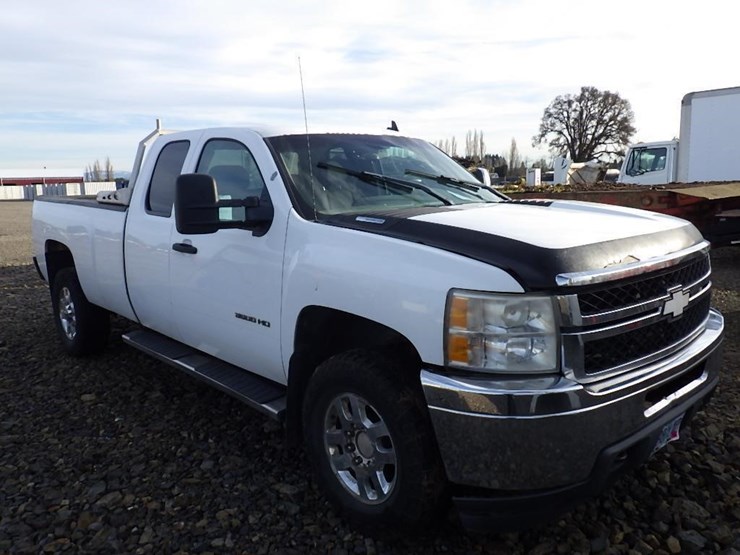 2012-chevrolet-3500-image-3
