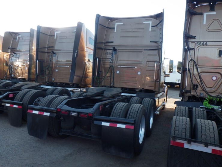 2023-volvo-vnl-760-image-7