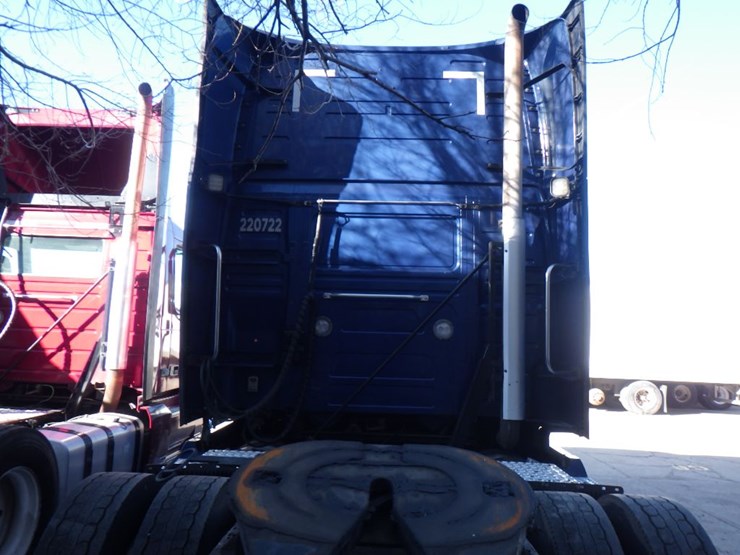 2020-volvo-vnl-760-image-10