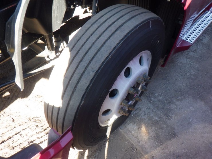 2020-volvo-vnl-760-image-22