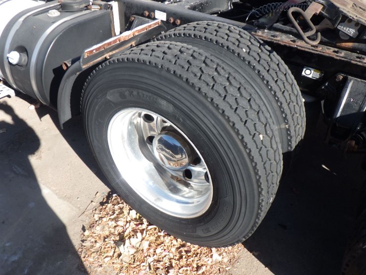 2016-kenworth-t880-image-12