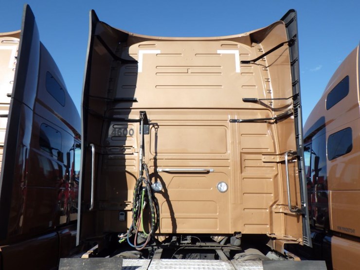 2022-volvo-vnl-760-image-14