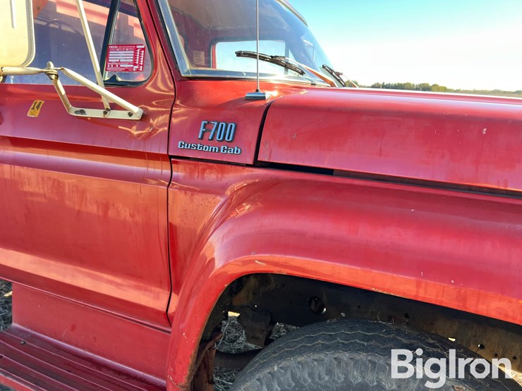 1975-ford-f700-image-10