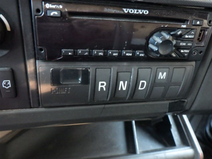 2020-volvo-vnl-760-image-17