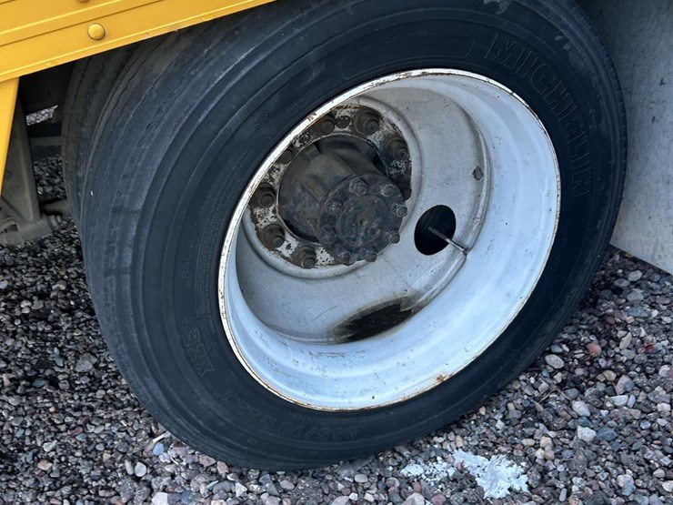 2001-international-4700-image-17