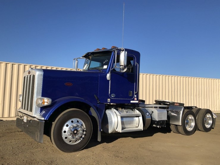 2015-peterbilt-389-image-1