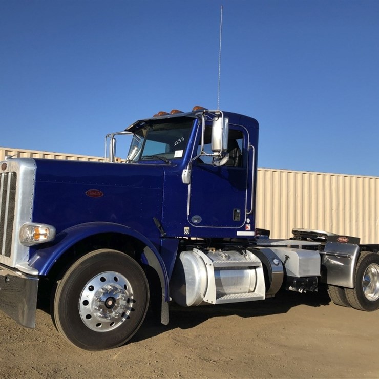 2015 PETERBILT 389
