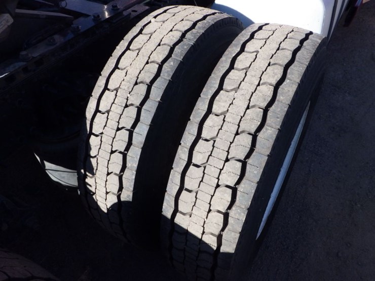 2021-volvo-vnl-300-image-9