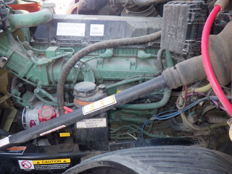 2022-volvo-vnl-300-image-20