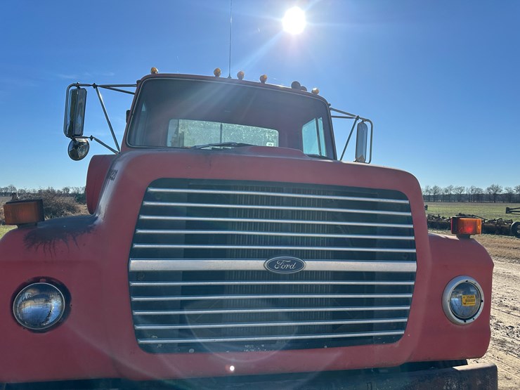 1974-ford-9000-image-33