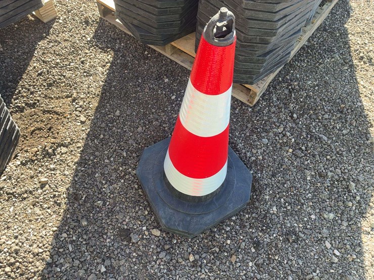 (21)-safety-cones-image-2