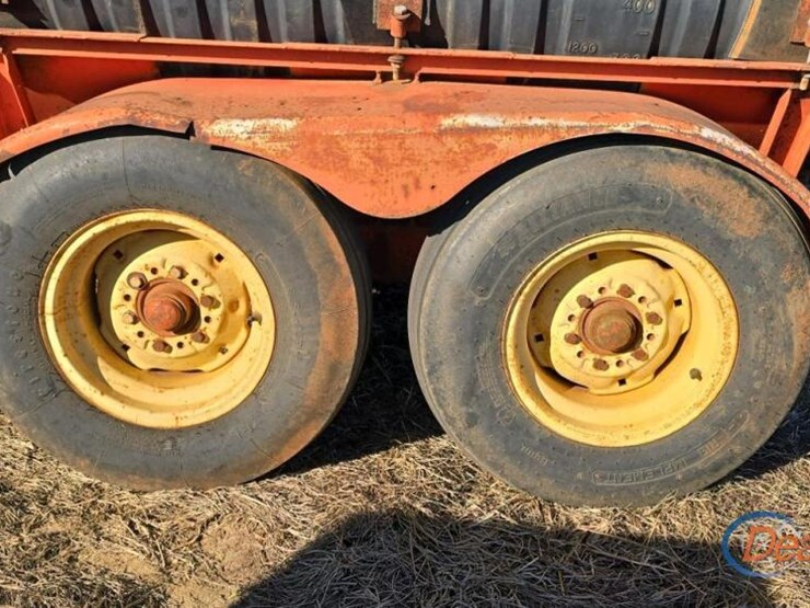 1000-gallon-nurse-tank-on-trailer-w/-briggs-&-stratton-motor-image-5