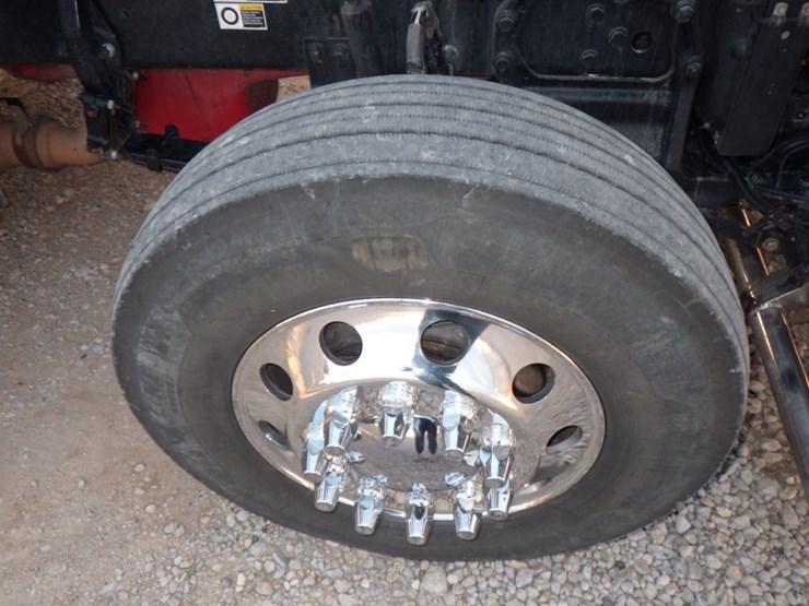 2023-peterbilt-389-image-27