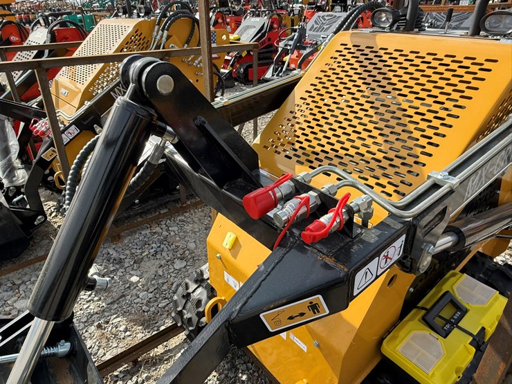 #82-•-unused-agt-mx-crt23-stand-on-tracked-loader-mxcrt232025j00637-inv#-35702-image-17