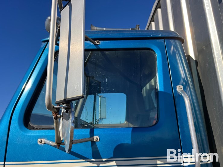 1983-international-f1954-tri/a-grain-truck-image-10