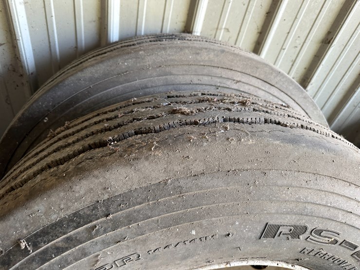 #35096-•-lot-of-(2)-dynatrac-295/75r22.5-tires-w/rims-image-5